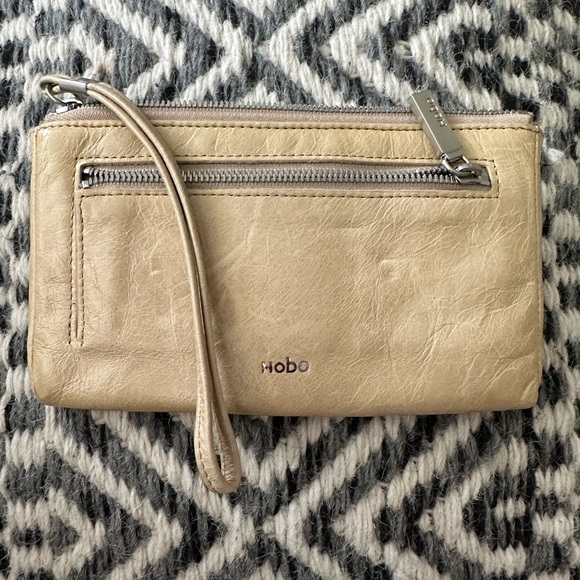 Hobo leather wallet/Wristlet 7x4 - Picture 3 of 4